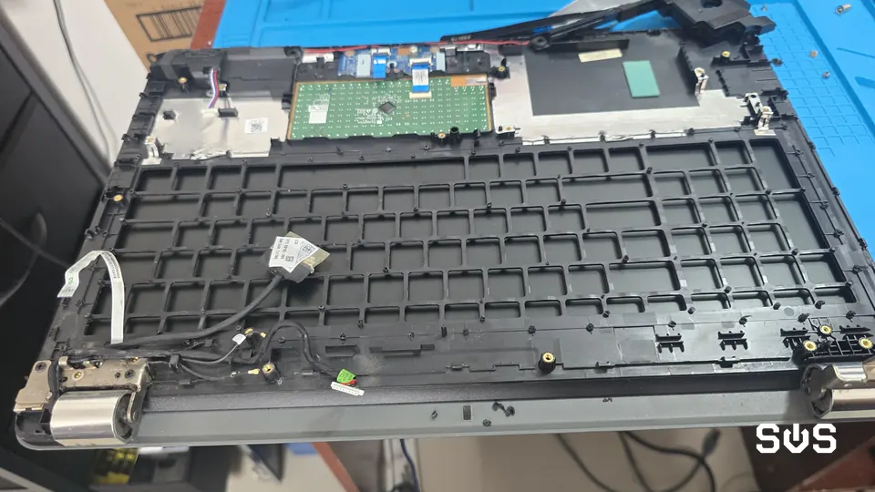 Laptop HP sin teclado, lista para el cambio